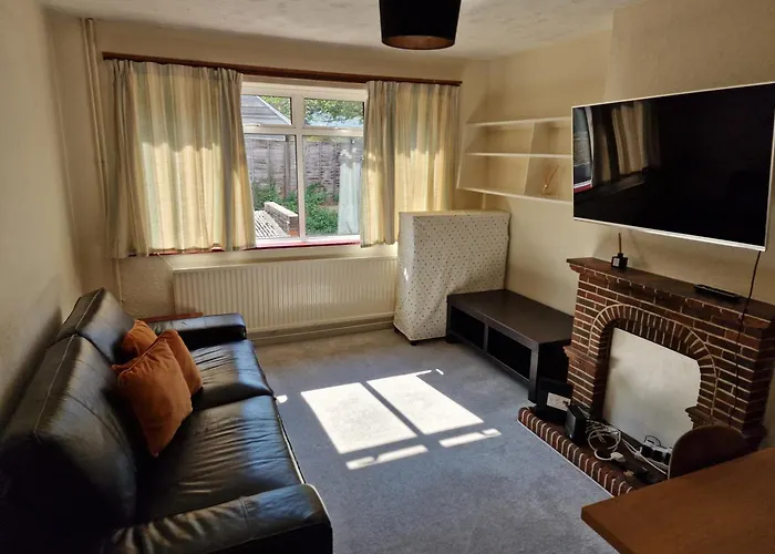 Millmead Apartment In Central Guildford With Parking