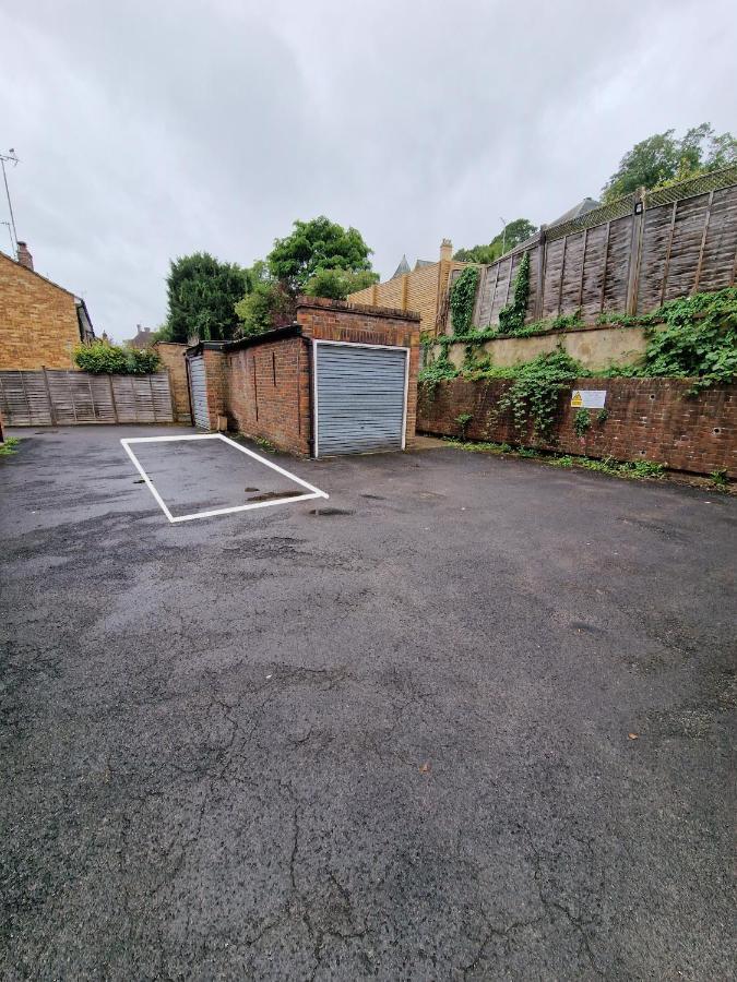 Millmead In With Parking * Guildford