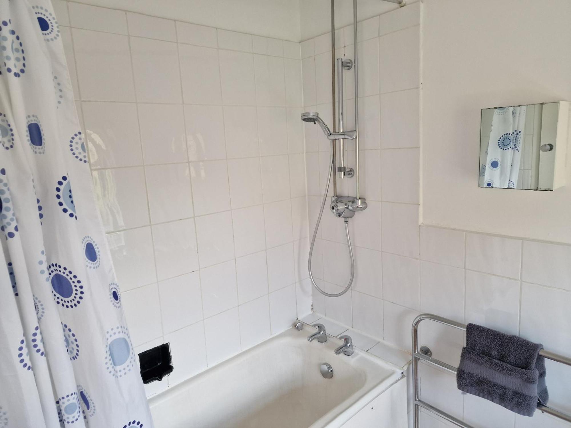Millmead In With Parking Apartment Guildford